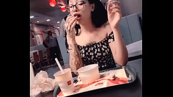 Me levaria pra comer um mc lanche feliz