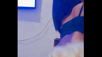 Novinha gostosa dançando funk