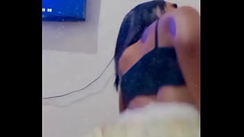 Novinha gostosa dançando funk