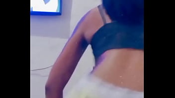 Novinha gostosa dançando funk