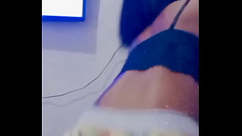 Novinha gostosa dançando funk