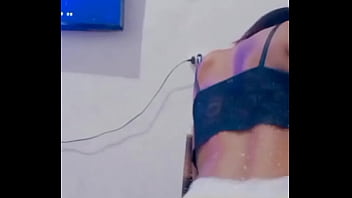 Novinha gostosa dançando funk