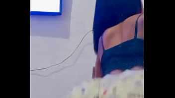 Novinha gostosa dançando funk