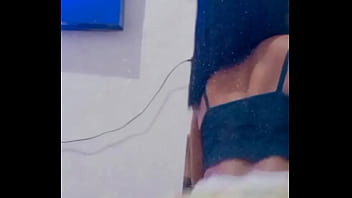 Novinha gostosa dançando funk