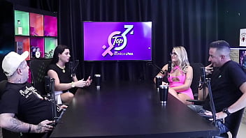 Monica lima & bruna parte 2 uma explosão de sensualidade no topcast a entrevista pegou fogo e essas duas gostosas fizeram uma brincadeira bem gostosa