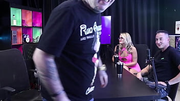 Monica lima & bruna parte 2 uma explosão de sensualidade no topcast a entrevista pegou fogo e essas duas gostosas fizeram uma brincadeira bem gostosa