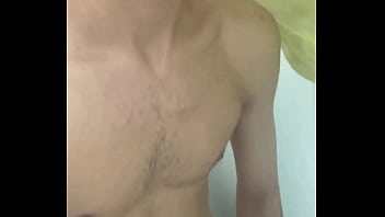 Garoto magro e com ou grande