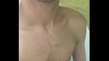 Garoto magro e com ou grande