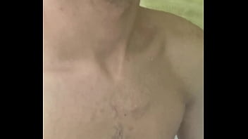 Garoto magro e com ou grande