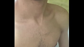 Garoto magro e com ou grande