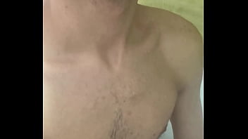 Garoto magro e com ou grande