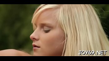 Solo Gal Puts Her Vibrator In Work thumbnail