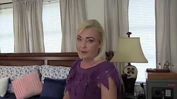 Ms paris loves for voyeurs to watch her cum and pee