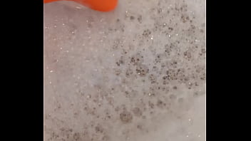 La donna delle pulizie tocca il cazzo del padrone