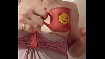 Bonjour mes coquins je vous offre le café