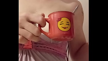 Bonjour mes coquins je vous offre le café