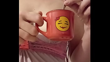 Bonjour mes coquins je vous offre le café