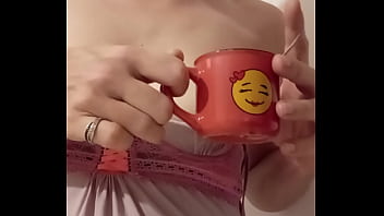 Bonjour mes coquins je vous offre le café