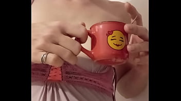 Bonjour mes coquins je vous offre le café