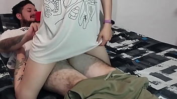 Hermanastro follame que estamos solos en casa