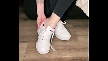 ️#feet #feetworld #fetisch girl creator #pinksocks #socksfetisch #soles #sweat