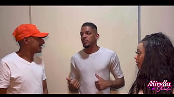 O corno sente tesao de ver um pauzudo me fuder