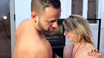 Emmanuelle belle blonde s'offre une bonne baise