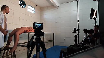 Gravação na enfermaria desativada de um hospital