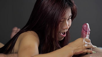 Fingers of desire a handjob he can’t resist