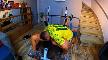 Foi fazer sexo com seu instrutor de academia e deu merda literalmente