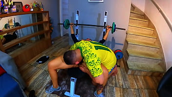 Foi fazer sexo com seu instrutor de academia e deu merda literalmente