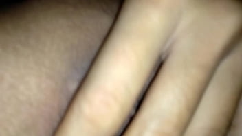 เย็ดหีเธอโดยที่เอาควยถูแตดให้น้ำพุ่ง