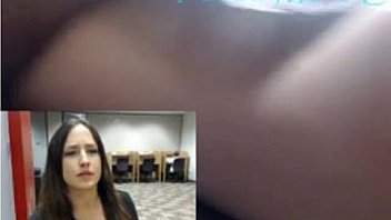 Exhibicionista en la biblioteca