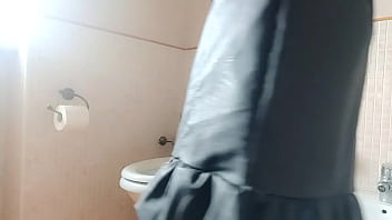 It's pee time and i can't resist anymore