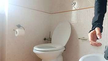 It's pee time and i can't resist anymore