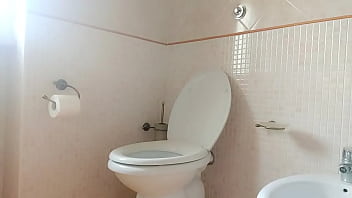 It's pee time and i can't resist anymore