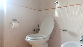 It's pee time and i can't resist anymore