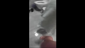 Настоящие друзья трахают мою жену в жопу