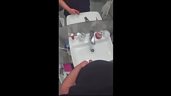 Настоящие друзья трахают мою жену в жопу