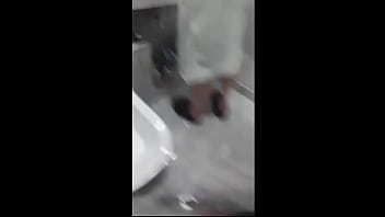 Настоящие друзья трахают мою жену в жопу