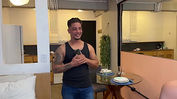 Trair minha namorada com vizinho