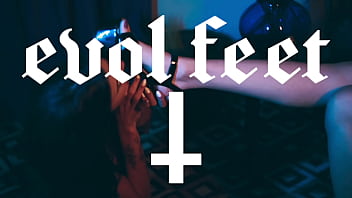 Every toe is a world for you to explore with your tongue