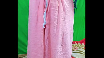 Indian bhabhi ki saree change karte hue chupke se banai video