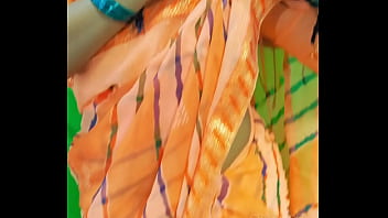 Indian bhabhi ki saree change karte hue chupke se banai video Indian bhabhi ki saree change karte hue chupke se banai video