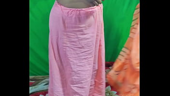 Indian bhabhi ki saree change karte hue chupke se banai video