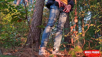 Kerl Pisst Mit Großen Eiern thumbnail