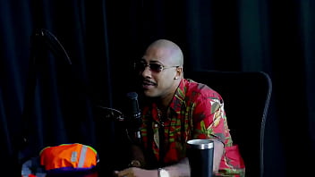 Ficou excitado e tirou a roupa da apresentadora que o jogou na mesa e fez boquete em seu pau nego catra watch sheer red