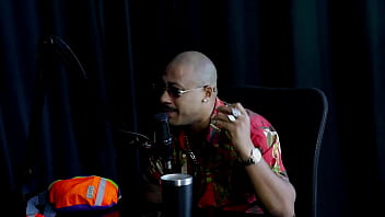 Ficou excitado e tirou a roupa da apresentadora que o jogou na mesa e fez boquete em seu pau nego catra watch sheer red