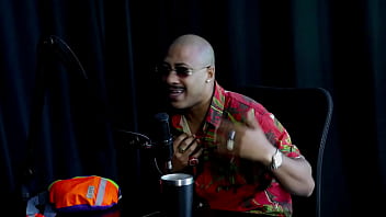 Ficou excitado e tirou a roupa da apresentadora que o jogou na mesa e fez boquete em seu pau nego catra watch sheer red