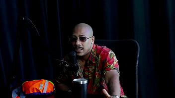 Ficou excitado e tirou a roupa da apresentadora que o jogou na mesa e fez boquete em seu pau nego catra watch sheer red